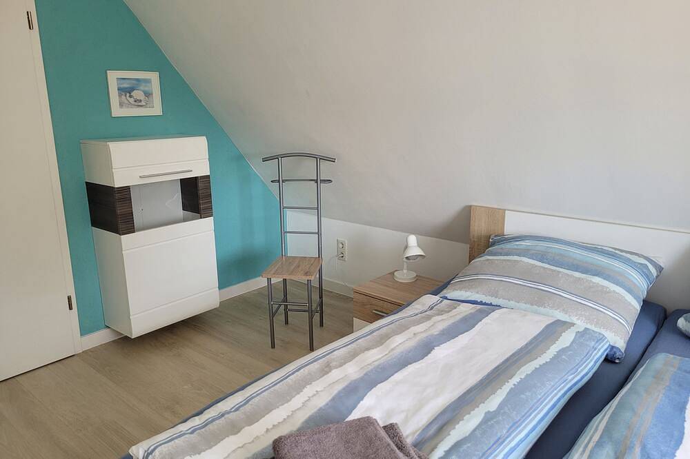 Ganze Wohnung, Ferienwohnung Skrebbas - Ferienwohnung Dachgeschoss in Groß Kordshagen, Stralsund Umland