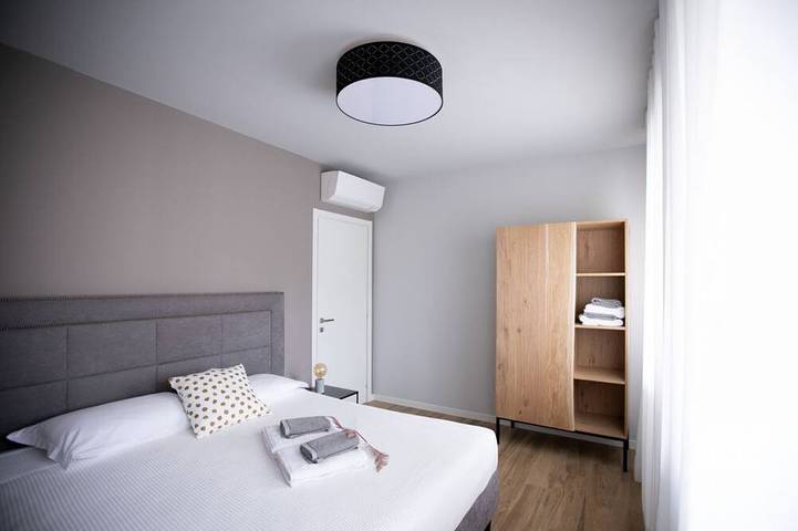 Ganze Wohnung, Two-Room Dovegrey Apartment In Donizetti Royal in Bergamo, Bergamo Provinz