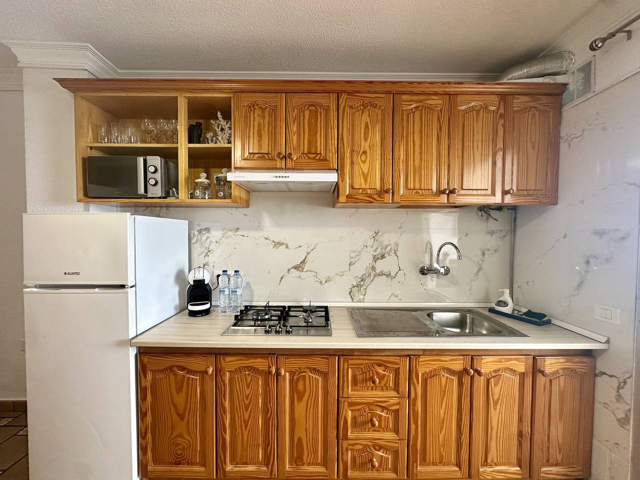 Apartamento entero, Apartamento de vacaciones 'Casita Acogedora Frente Al Mar' con terraza privada y Wi-Fi in El Pris, Tacoronte