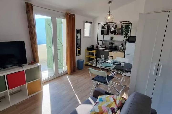 Ganze Wohnung, Studio with pool and panoramic view in Gilette in Gilette, Mittelmeerküste (Frankreich)