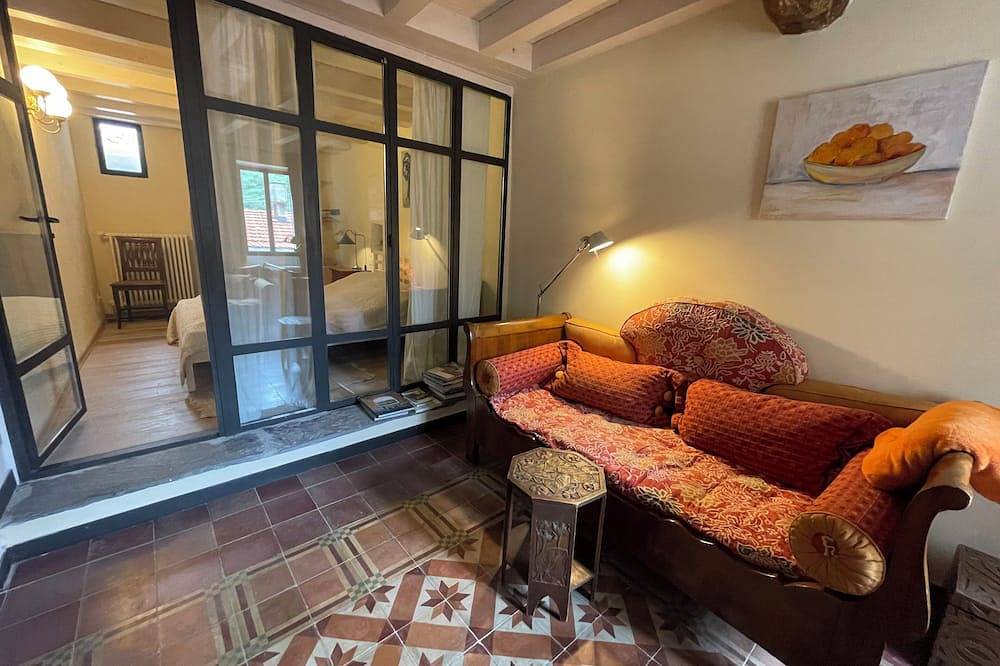 Künstlerhaus im antiken Dorf, gehobene Ausstattung in Pianavia, Vasia