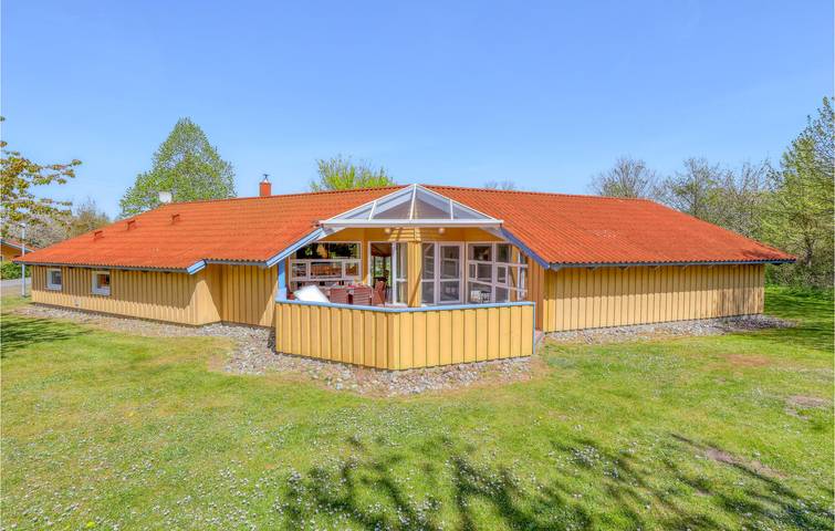 Ferienhaus für 10 Personen, mit Terrasse und Whirlpool sowie Pool und Sauna in Groß Mohrdorf