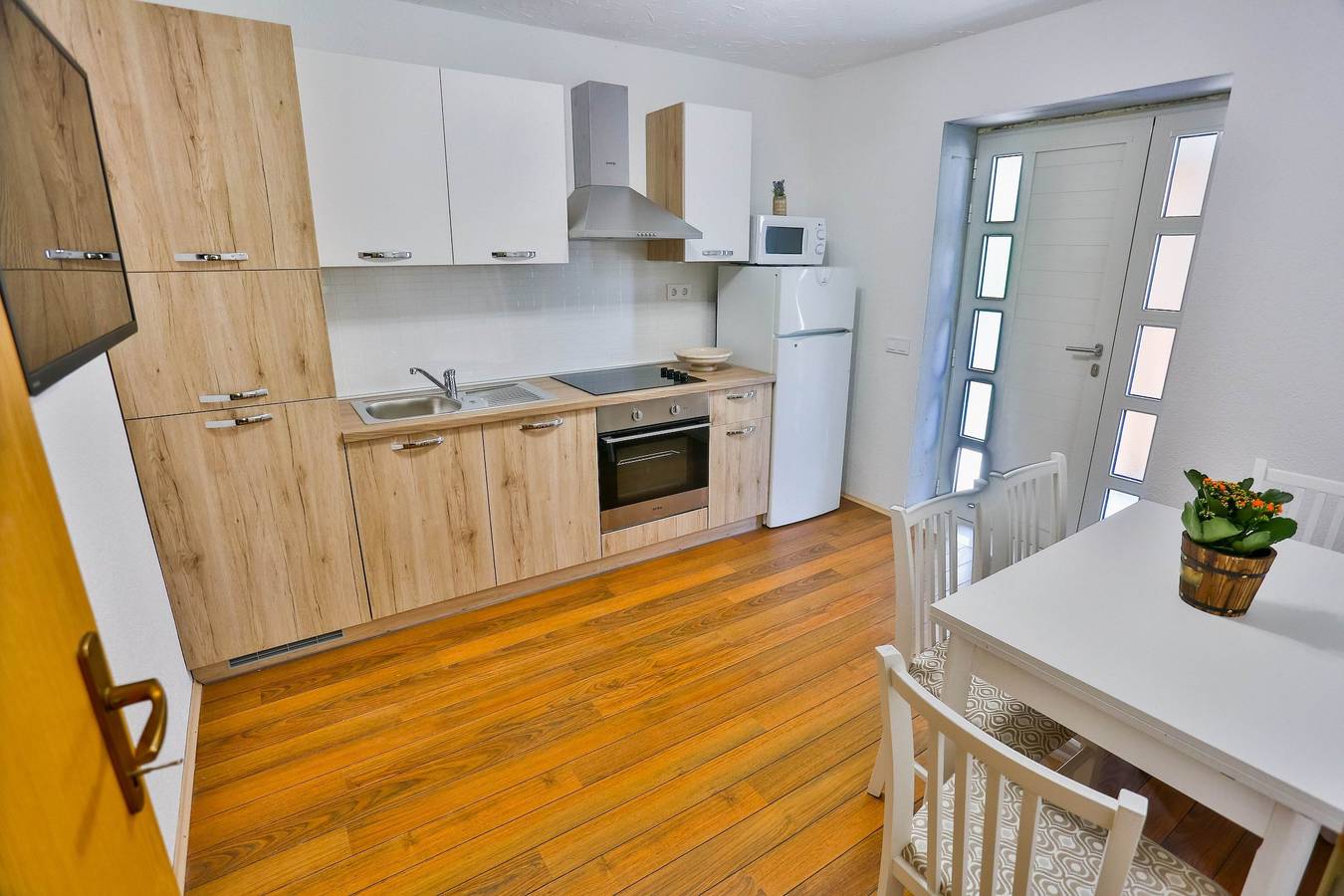 Ganze Wohnung, Ferienwohnung für 4 Personen mit Garten in Sutivan, Brac