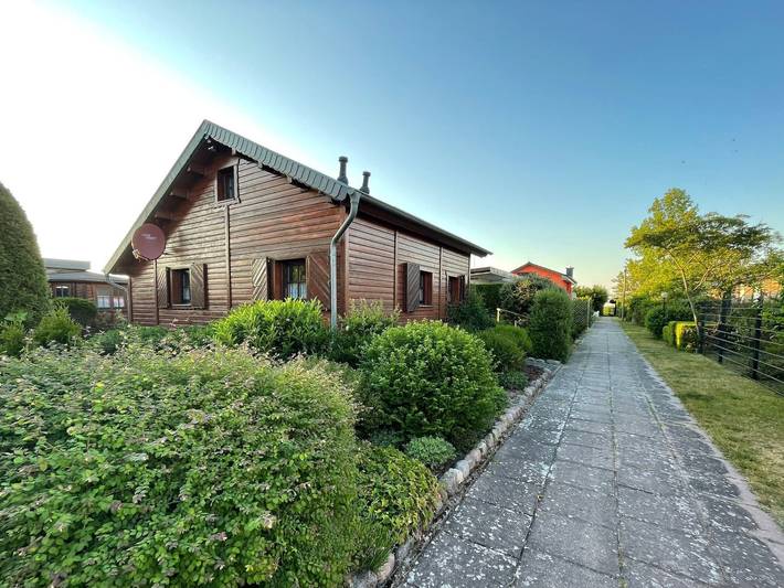 Ferienwohnung für 4 Personen, mit Terrasse und Garten in Mönkebude