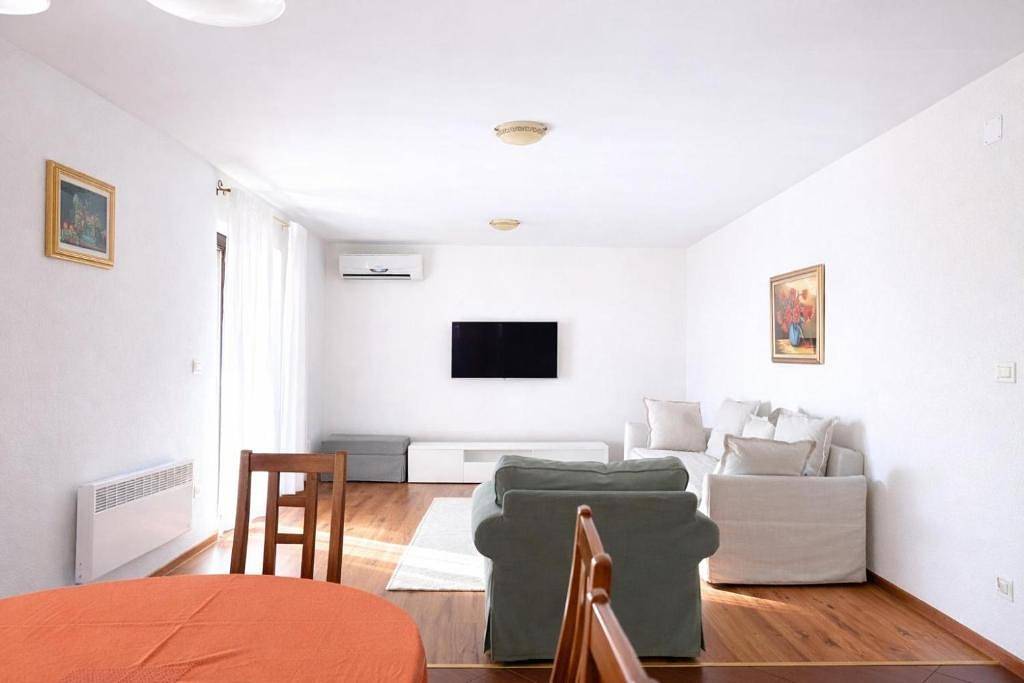 Ganze Wohnung, 3-Zimmer-Ferienwohnung mit Terrasse Novigrad A-24976-a in Novigrad, Umag und Umgebung