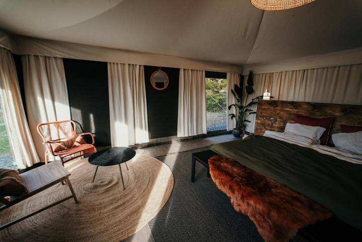 Camping pour 2 personnes, avec terrasse ainsi que jardin et piscine au Province de Luxembourg - 4