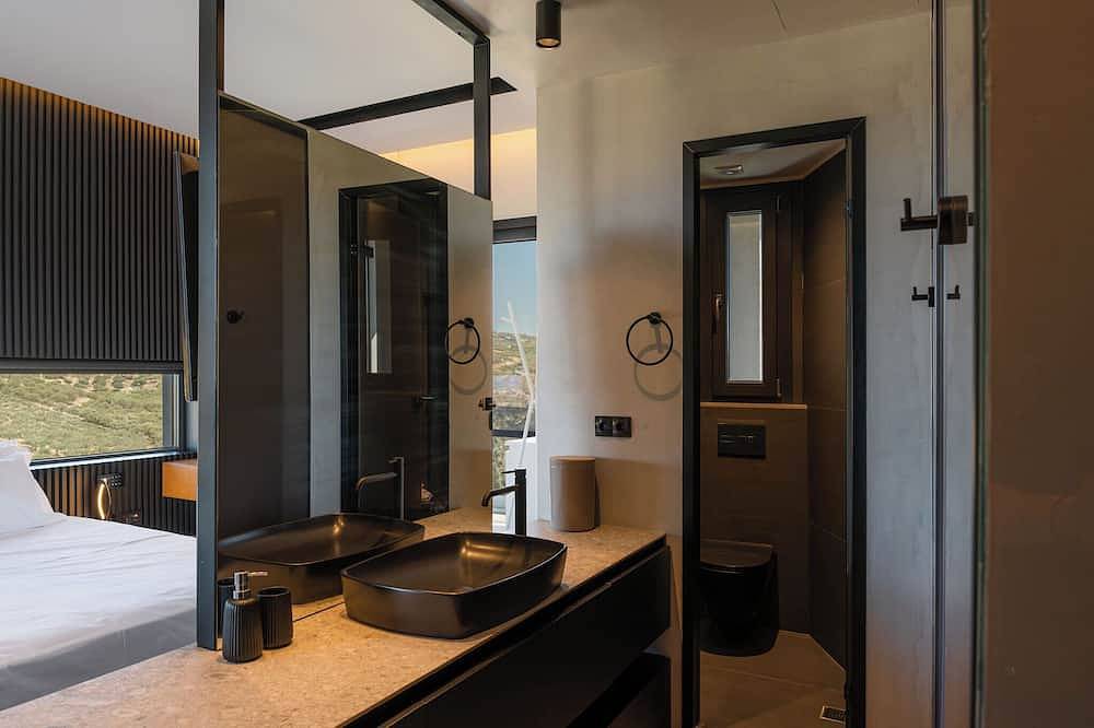 A Tranquil Gem with Panoramic Seaview & Easy Access to Heraklion Town in Region Heraklion