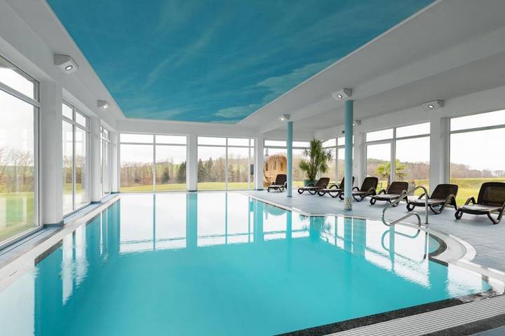 Gästehaus, mit Balkon und Terrasse sowie Whirlpool und Garten