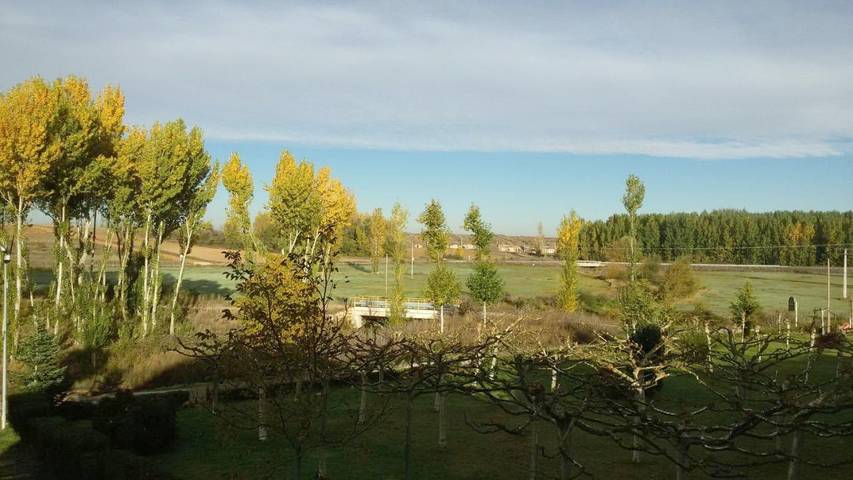 Casa rural, con Balcón y Terraza además de Jardín y Vistas en Cebrones del Río - 3