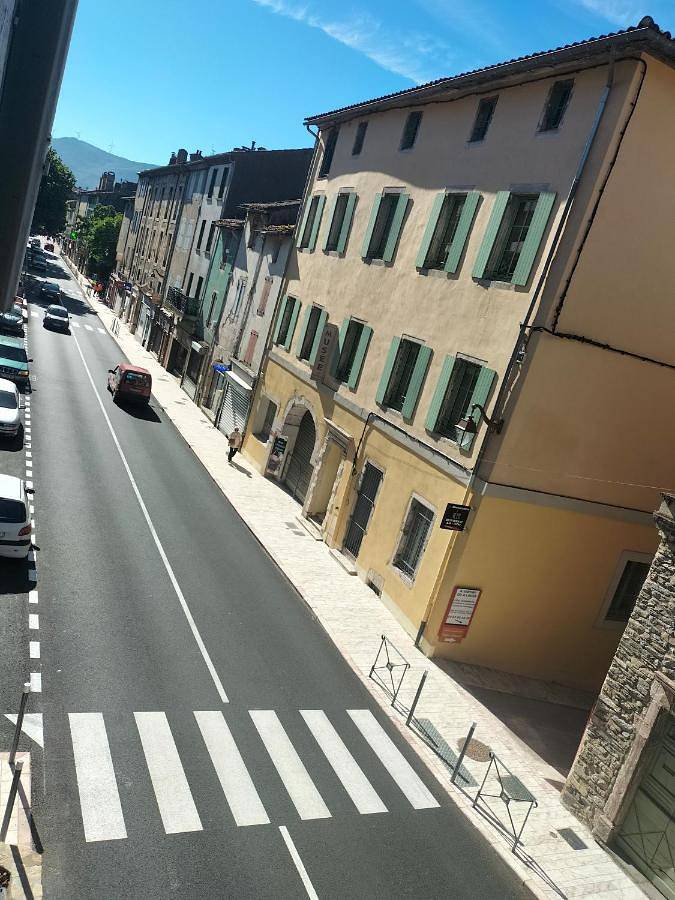 Gîte pour 3 personnes, avec vue, animaux acceptés à Saint-Pons-de-Thomières - 2