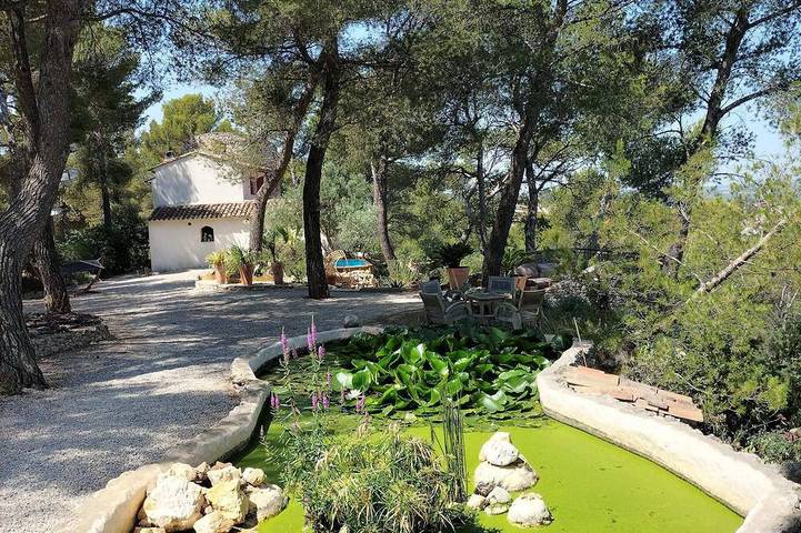 Ganze Wohnung, Le Moulin Rouge Provençal : charming old windmill with hot tub close to Aix in Bouc-Bel-Air, Mittelmeerküste (Frankreich)
