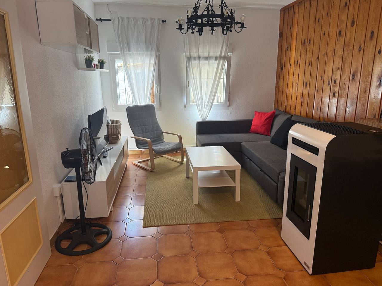Casa De Los Abuelos: acogedora casa vacacional con Wi-Fi en la Sierra de Guadarrama in Real Sitio de San Ildefonso, Provincia de Segovia