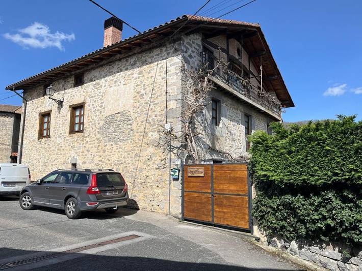 Casa de vacaciones para 8 personas, con vistas además de jardín y piscina en Álava - 2