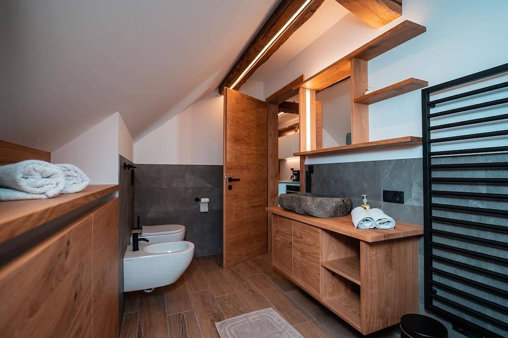 Ganze Wohnung, Alpin Apartment - mit Open Air Jacuzzi & Infrarotsauna! in St. Sigmund, Kiens