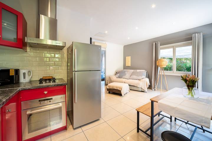 Ferienhaus für 4 Personen, mit Whirlpool und Terrasse sowie Garten