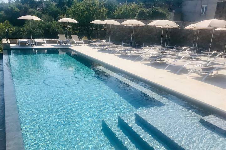 Appartement de vacances pour 12 personnes, avec piscine et terrasse