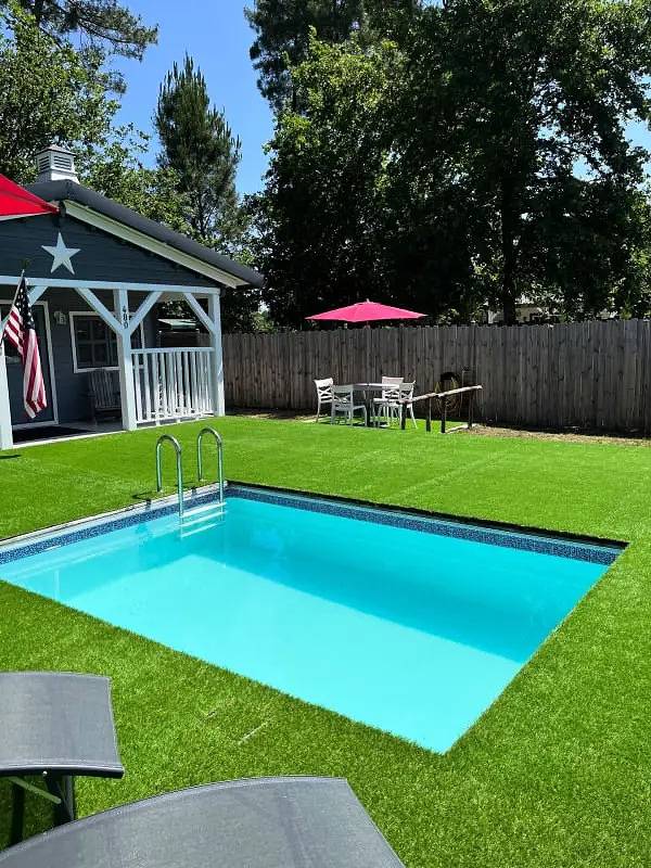 Gîte pour 4 personnes, avec Terrasse et Jacuzzi ainsi que Jardin et Piscine à Pissos