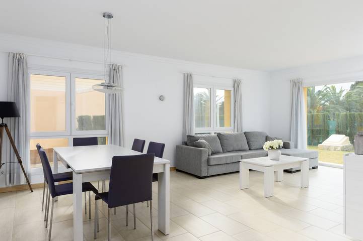 Villa voor 6 personen, met terras en tuin in Oliva