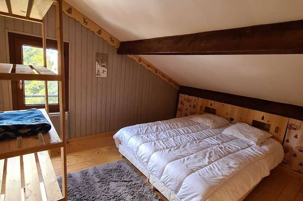 Lake view chalet in Matemale, Parque Natural Regional de los Pirineos Catalanes