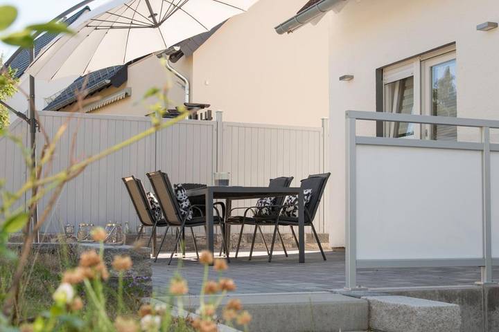 Ferienwohnung für 3 Personen, mit Balkon und Terrasse sowie Garten und Ausblick in Zweibrücken