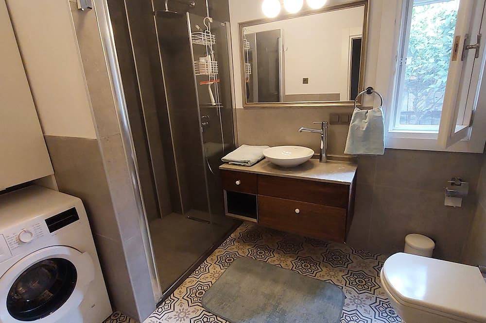 Hel lejlighed, Panoramic view - modern apartment with large private pool area, beach 1km in Bodrum, Muğla Province