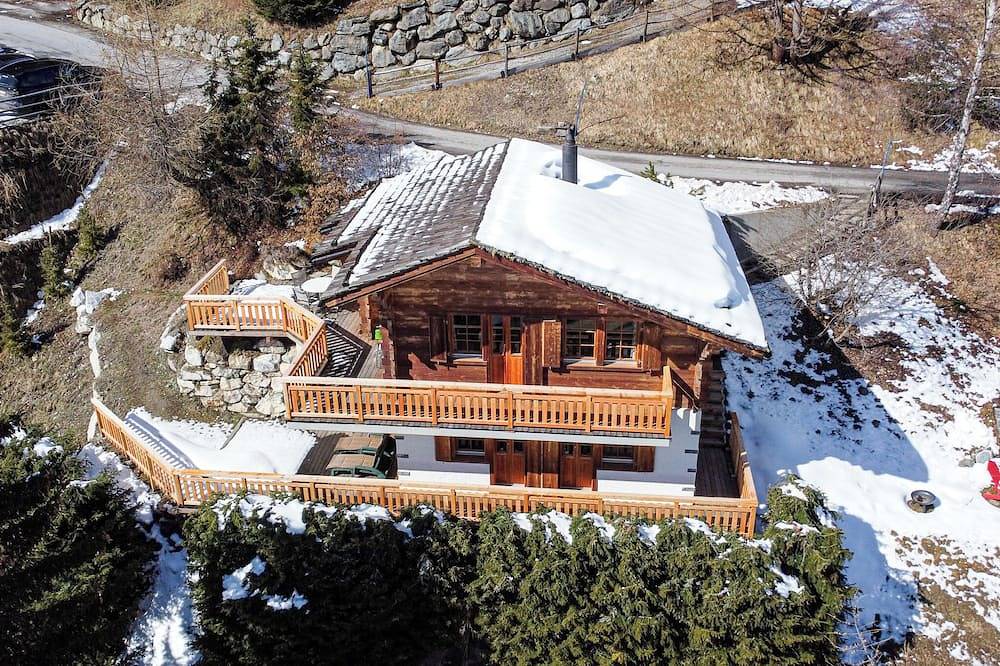 Chalet for 6 people: 1 double bedroom - 2 bedrooms with bunk beds - bathroom with Wc - shower room - in Grimentz, Anniviers