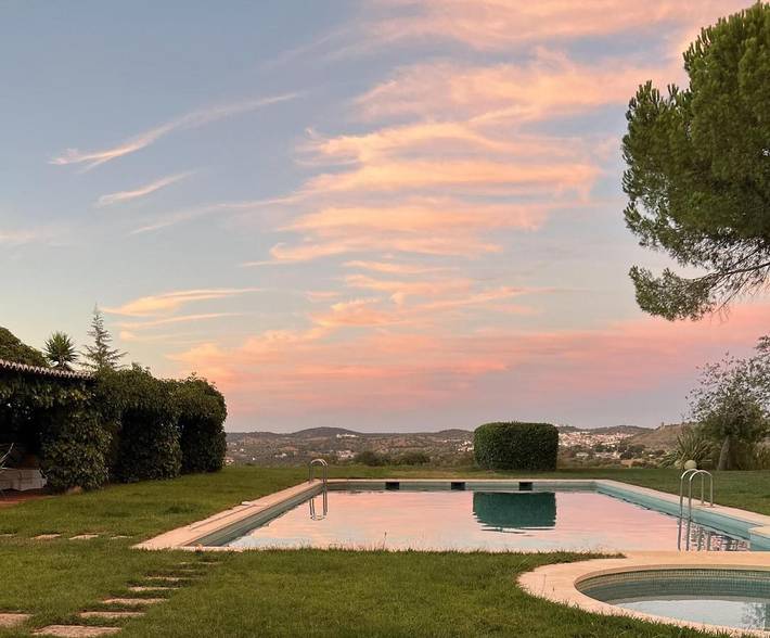 Chambre d’hôte pour 2 personnes, avec piscine et jardin ainsi que terrasse et vue dans Montemor-o-Novo