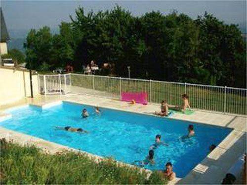 Location de vacances pour 6 personnes, avec piscine ainsi que jardin et terrasse dans Noailhac (Conques-en-Rouergue)