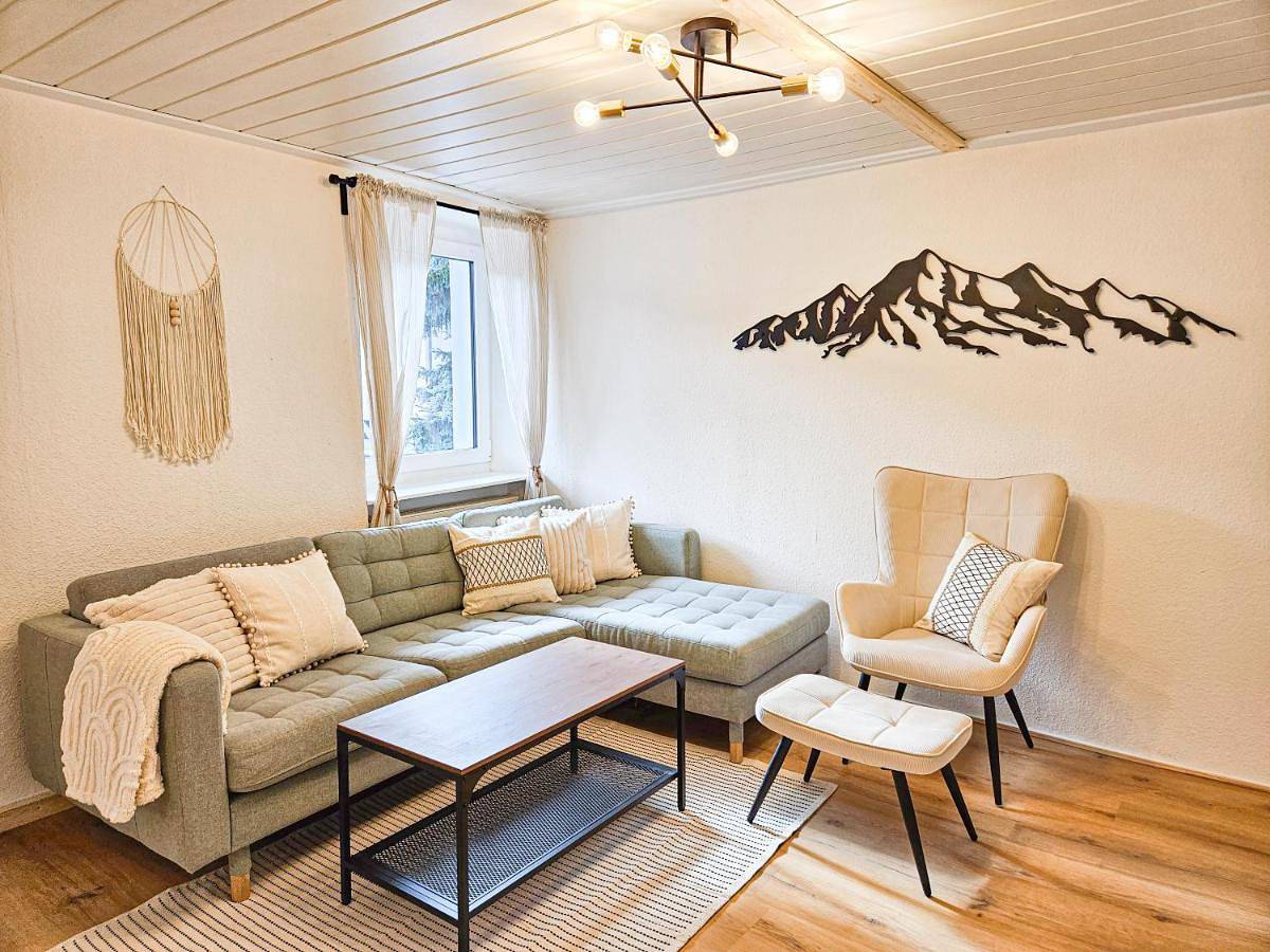 Appartement entier, Entire farmhouse for groups with 4 bedrooms near Rhine Falls & Zurich Airport in Klettgau, Hautes Forêts-Noires