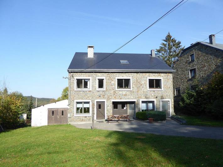 Maison de campagne pour 19 personnes, avec Terrasse ainsi que Jardin et Sauna à Manhay