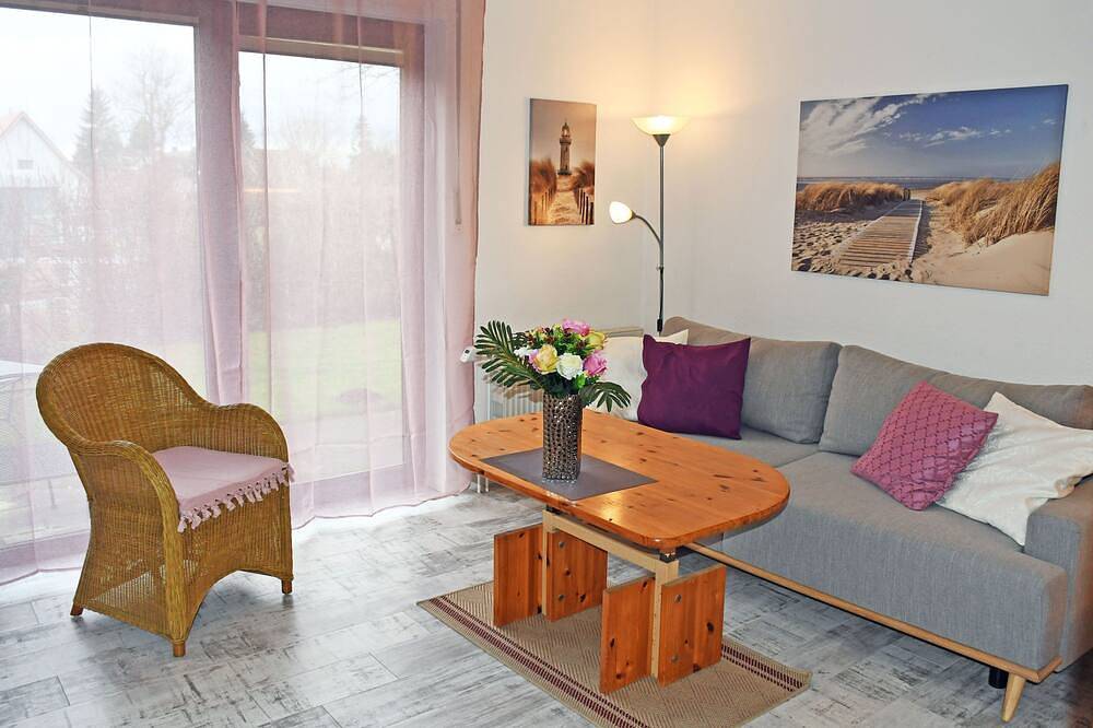 Ganze Wohnung, Ferienwohnung Johanna Terrasse und Gartenblick - Ferienwohnung Johanna mit in Gustow, Stralsund Umland