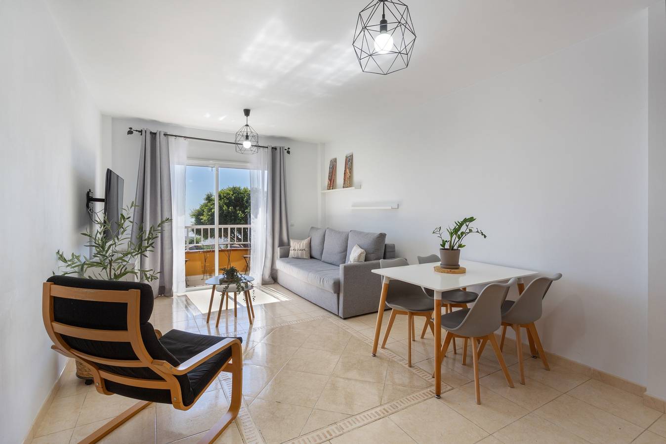 Appartement entier, Appartement de vacances 'Desconecta Amplio' avec vue sur la mer, Wi-Fi et climatisation in Tamaide, San Miguel de Abona