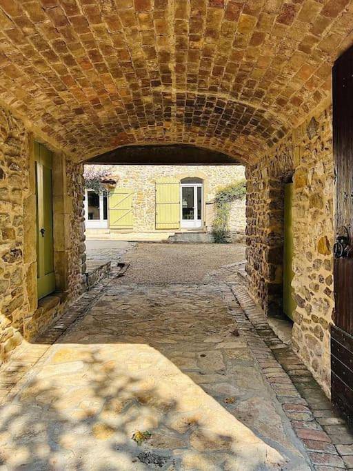 Location de vacances pour 6 personnes, avec piscine ainsi que jacuzzi et jardin à Saint-Hilaire-de-Brethmas