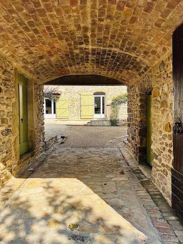 Gîte pour 6 personnes, avec piscine ainsi que jacuzzi et jardin à Saint-Hilaire-de-Brethmas