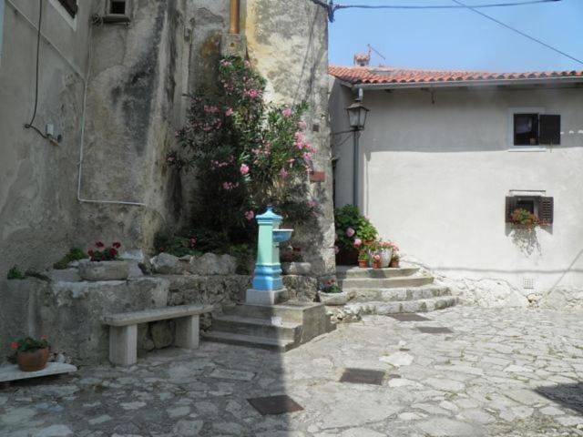 Gîte pour 2 personnes, avec terrasse dans Mošćenice
