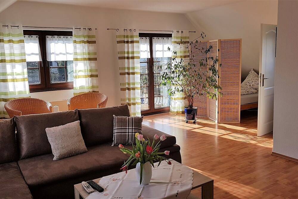 Ganze Wohnung, Ferienwohnung mit Garten und Grillmöglichkeit in Schwarzenbach an der Saale, Landkreis Hof
