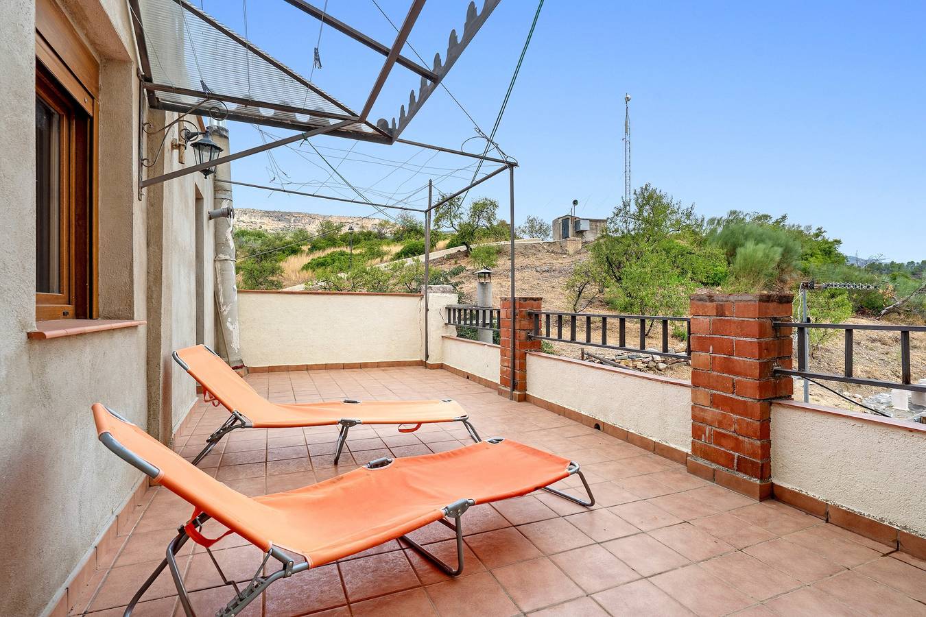 Vakantiehuis 'Tranquil' met Uitzicht op de Bergen, Wi-Fi en Airconditioning in El Lloar, Priorat