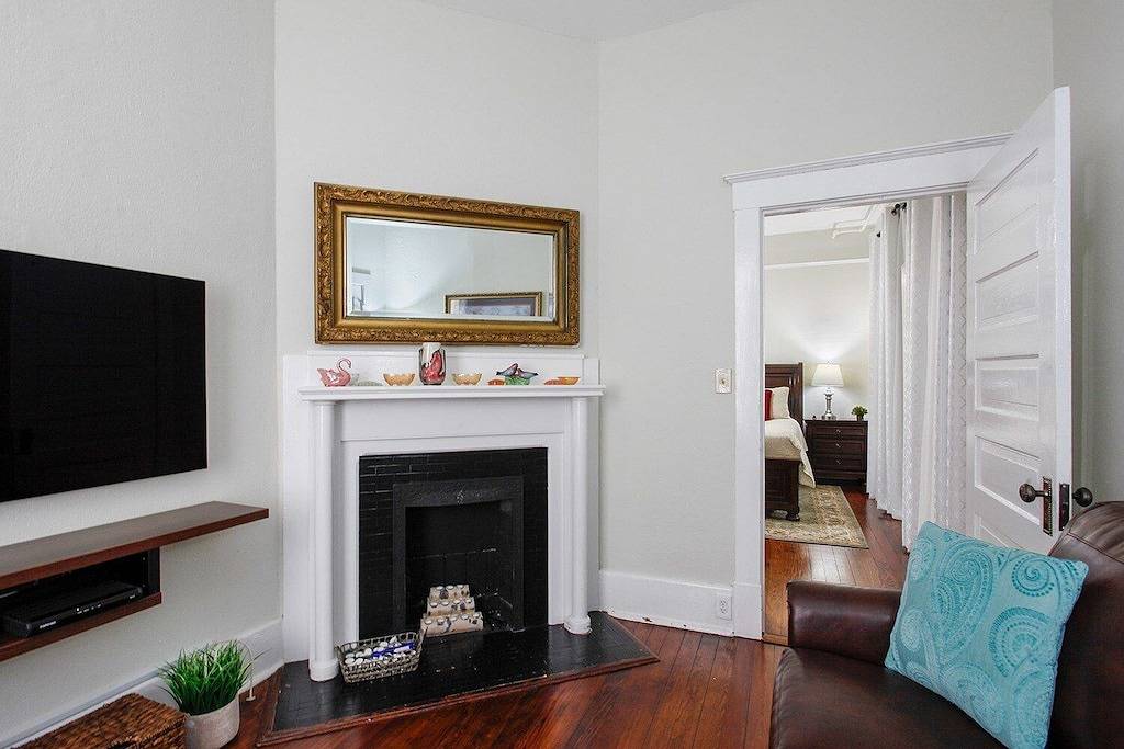 Ganze Wohnung, Downtown Condo on First Floor! Ideally located! in Savannah, Chatham County