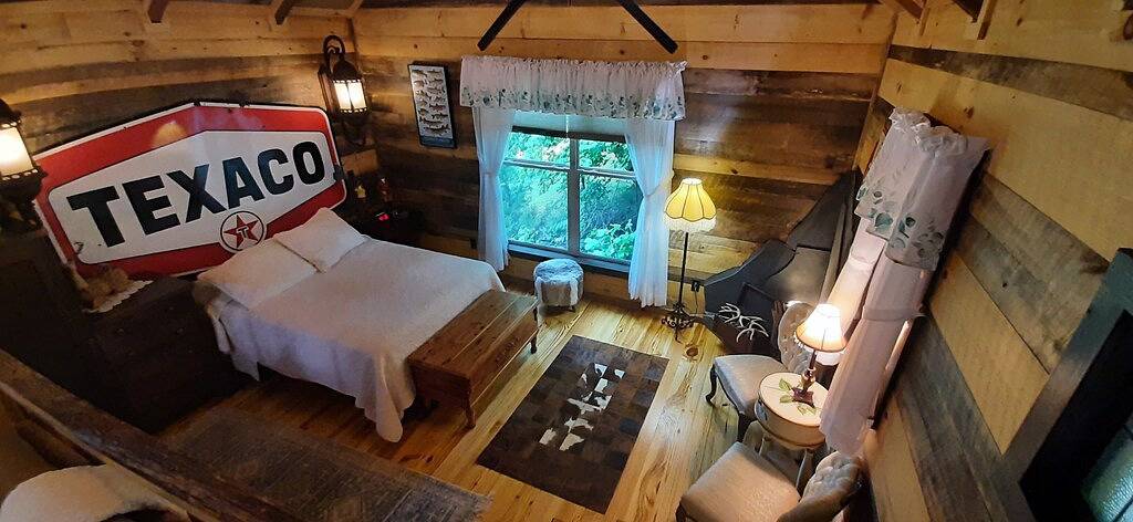 Fabulous Shack in the heart of Tellico Plains... in Monroe County (TN)