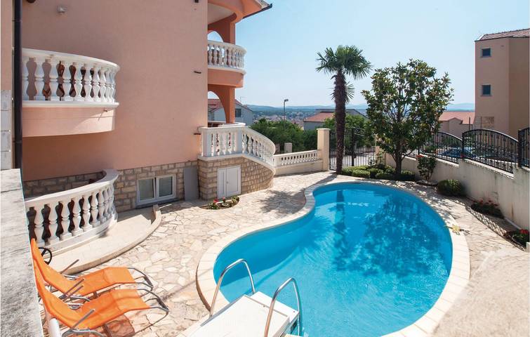 Location de vacances pour 10 personnes, avec terrasse à Vodice - 4