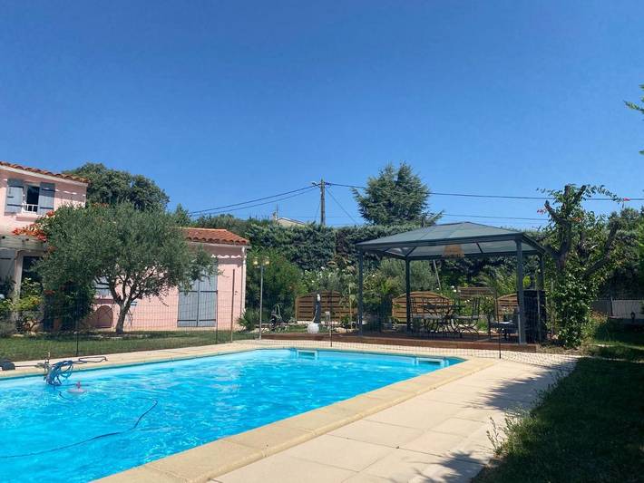 Chambre d’hôte pour 2 personnes, avec Jacuzzi et Terrasse ainsi que Jardin et Piscine