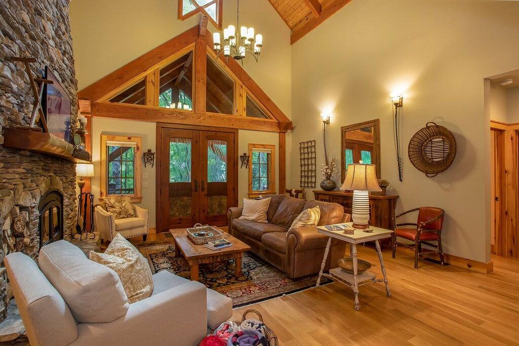 Luxury Mountain Lodge near Downtown in Blue Ridge Parkway, Watauga County
