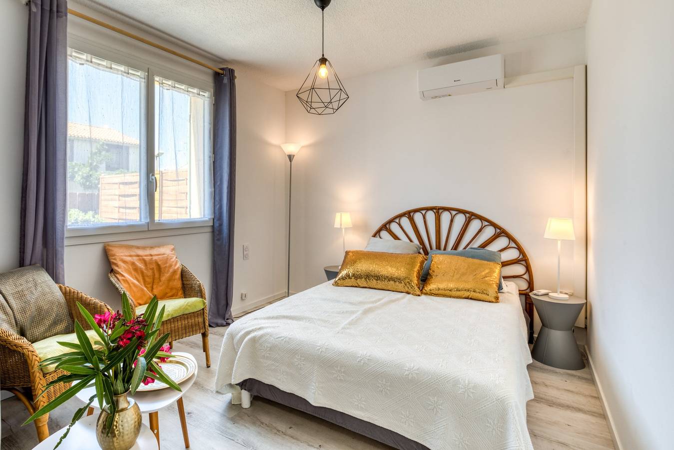 Studio entier, Studio 'La Boite À Sel' avec terrasse privée, Wi-Fi et climatisation in Aigues-Mortes, Côte d'Améthyste
