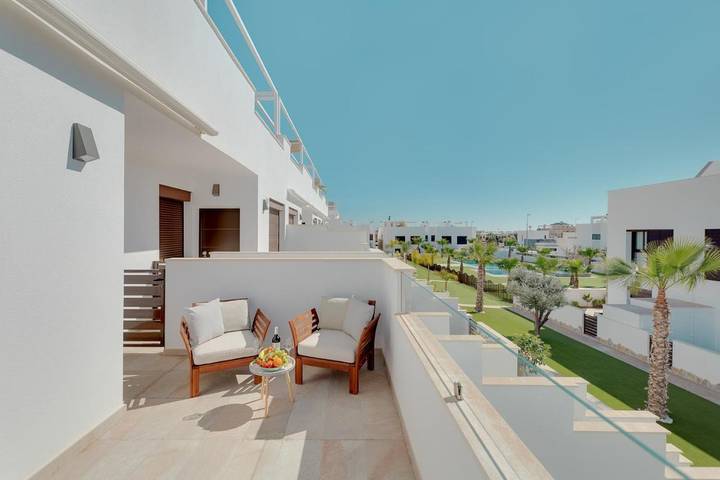 Apartamento para 4 personas, con Balcón y Jacuzzi además de Terraza y Jardín en Torre de la Horadada