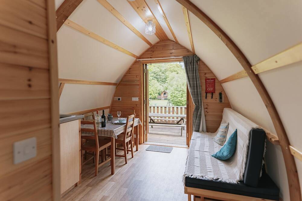 Woodland Getaway in a Cosy Cabin in Newtown Linford, Heart of England