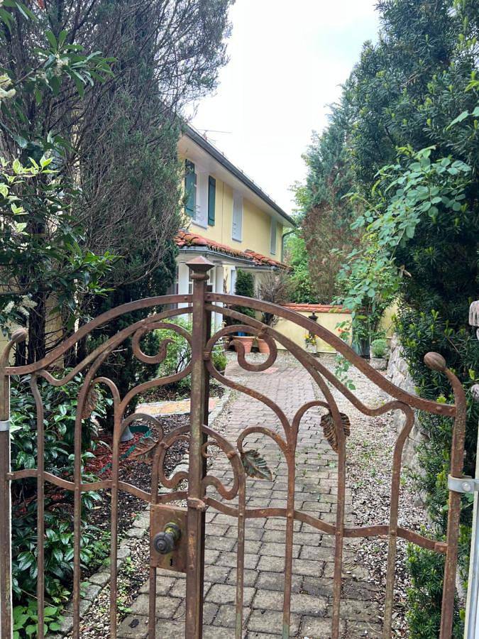Ganze Ferienwohnung, Villenzimmer mit eigenem Bad, Kunst und Aussicht in Münsing, Starnberger See