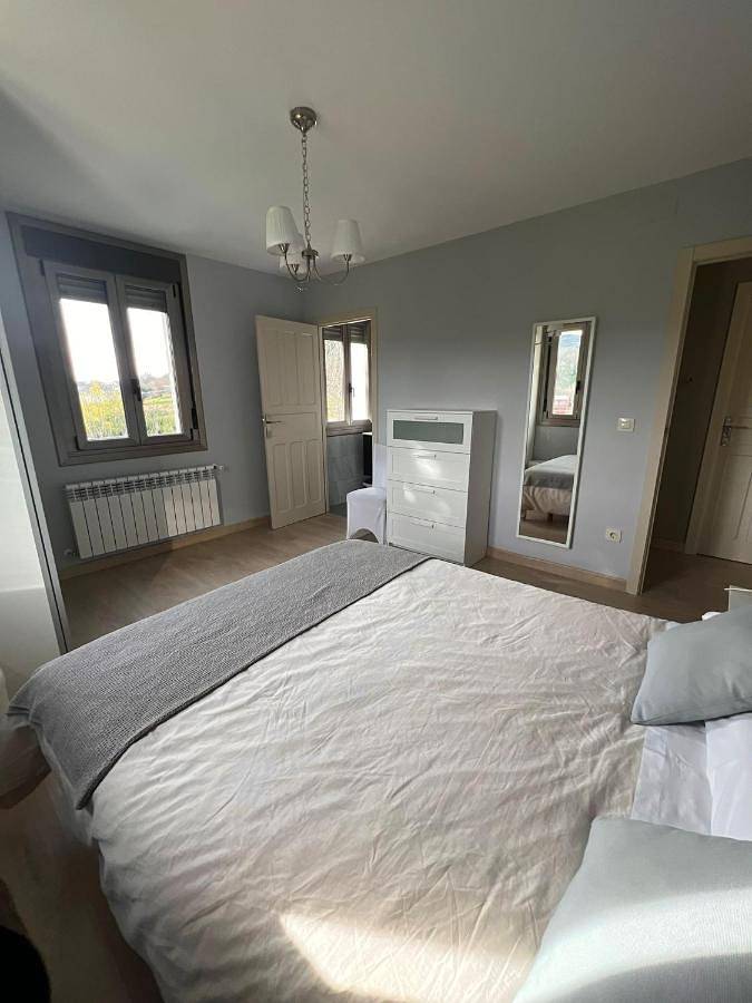 Three-Bedroom Townhouse in Sas de Penelas, Castro Caldelas