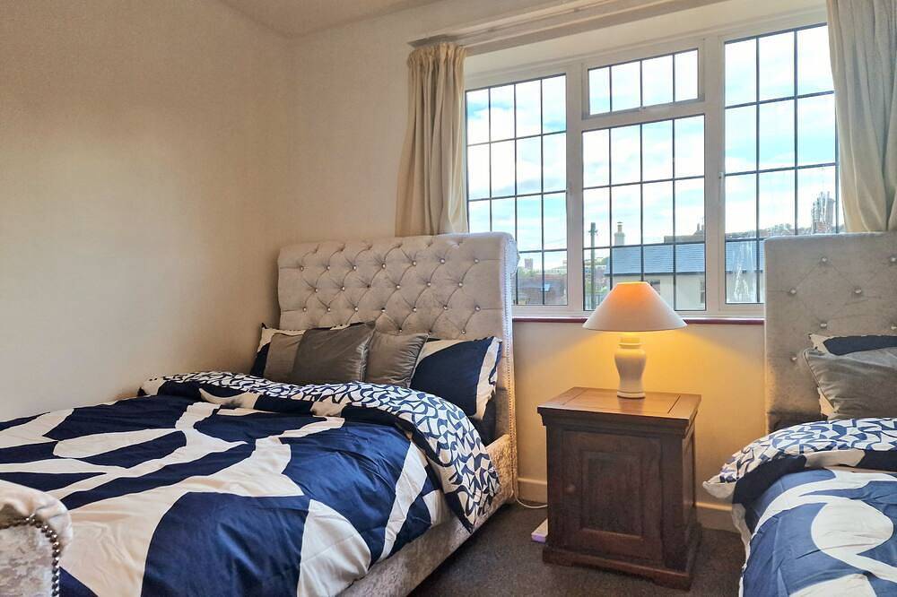 Entire apartment, 2 bedroom serviced apartment in Surrey in Guildford, Surrey