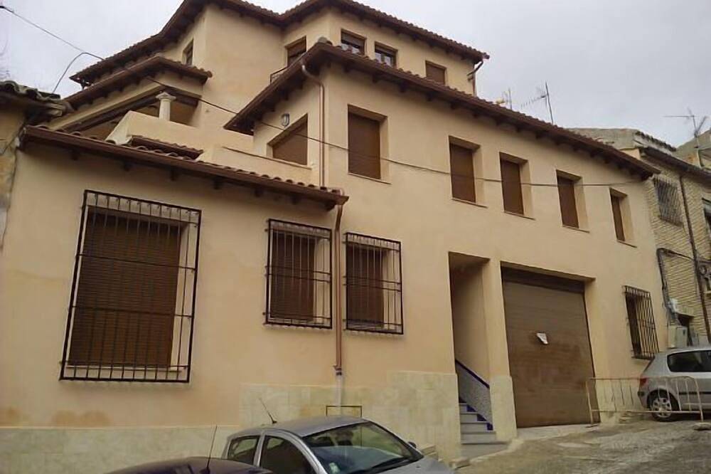 Ganze Wohnung, Touristisches Gebäude Ideales Haus für 6-7 Personen. Haustiere erlaubt Garage in Toledo, Toledo Provinz