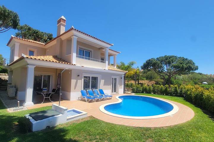 Villa für 8 Personen, mit Terrasse und Garten - 1